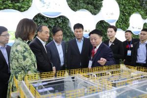 陝西省人大常委會副主任、省總工會主席郭大爲一行參觀我公司垂直流迷宮技術